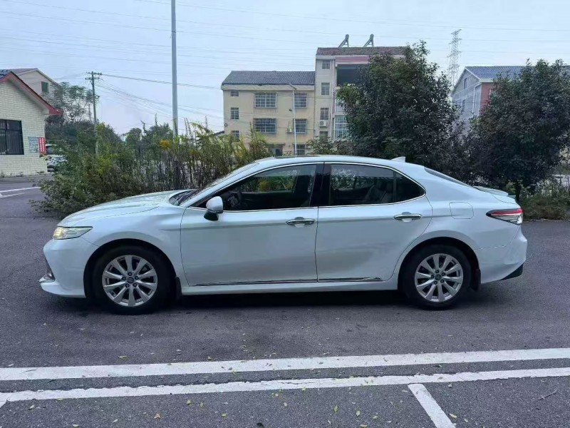 淄博18年丰田凯美瑞6