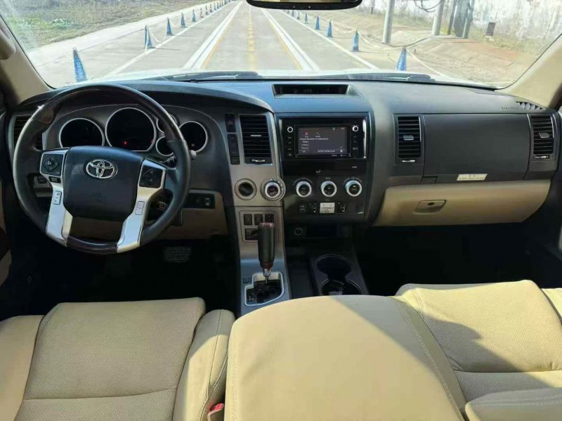 菏泽14年丰田红杉3