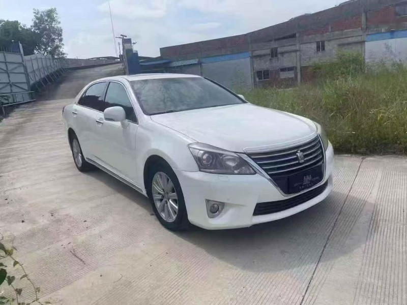 梧州14年丰田皇冠2