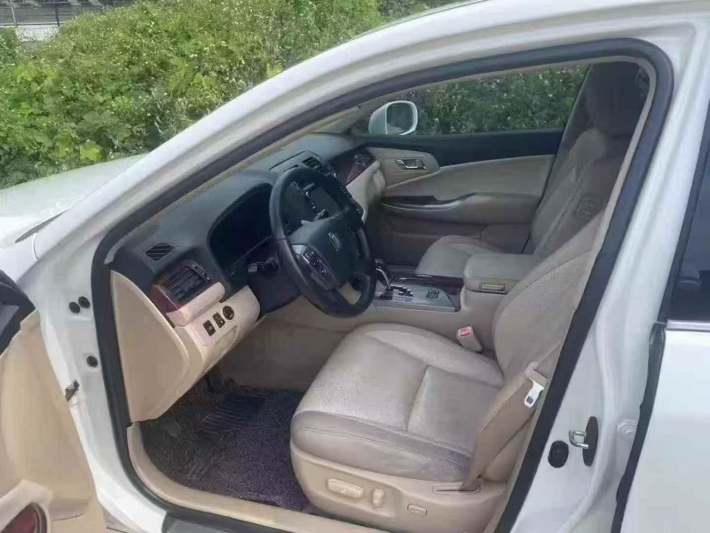 梧州14年丰田皇冠4