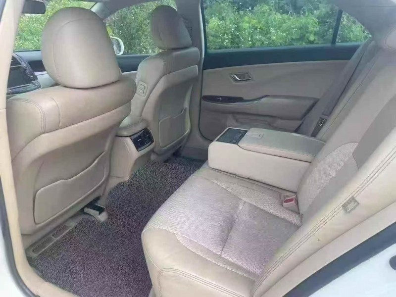 梧州14年丰田皇冠5