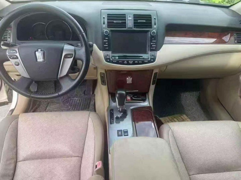 梧州14年丰田皇冠6