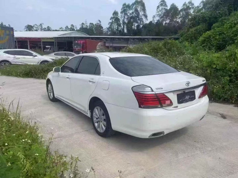 梧州14年丰田皇冠7
