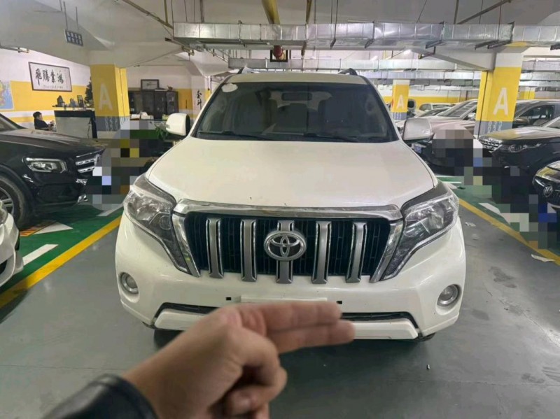 武汉13年丰田普拉多1