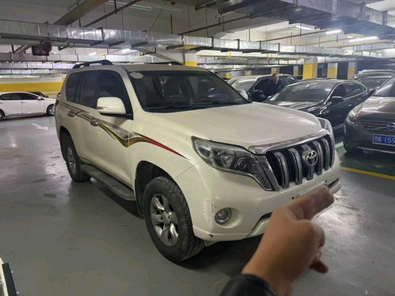 武汉13年丰田普拉多3