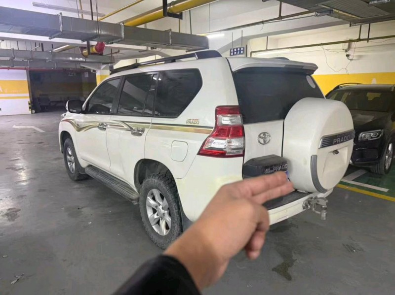 武汉13年丰田普拉多8