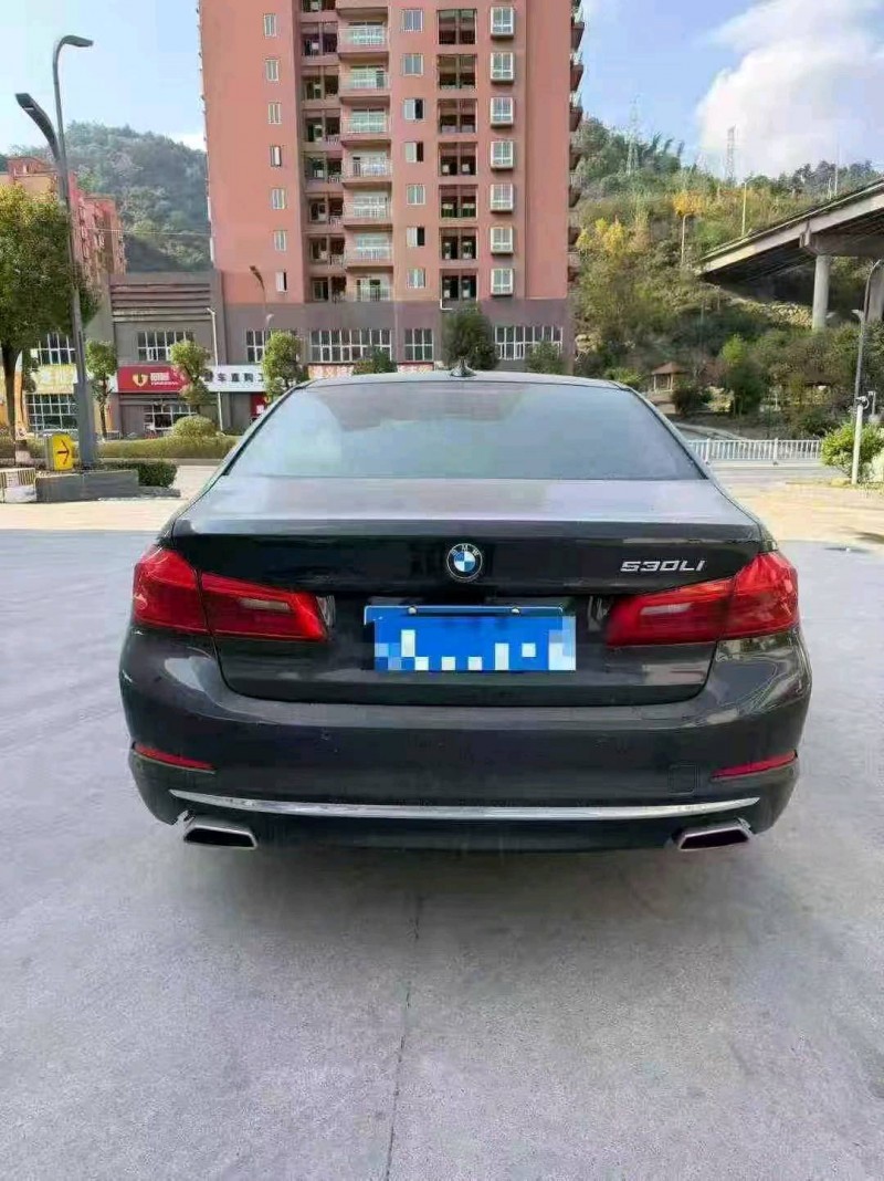 重庆20年宝马5系8