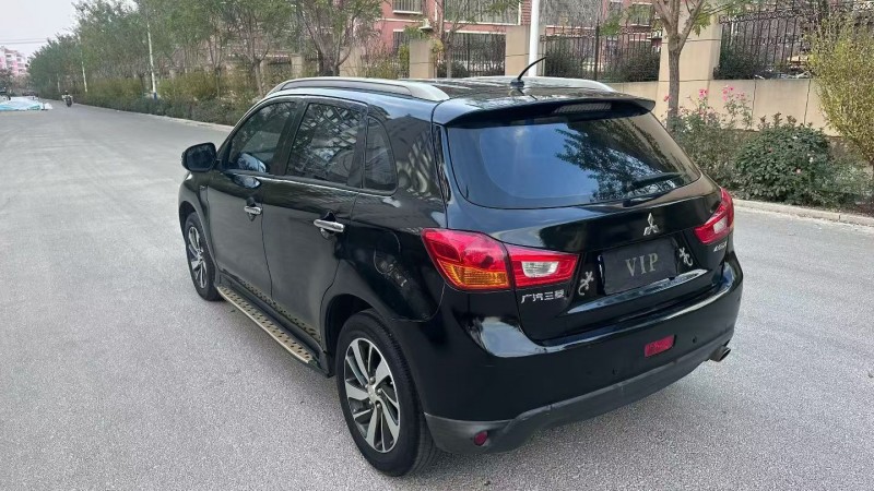 济宁17年三菱劲炫3