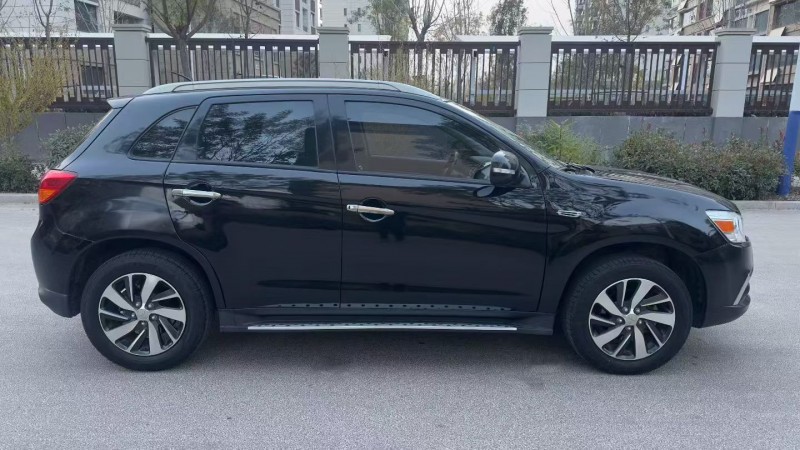 济宁17年三菱劲炫4