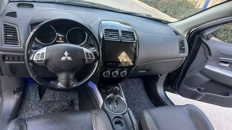 济宁17年三菱劲炫5