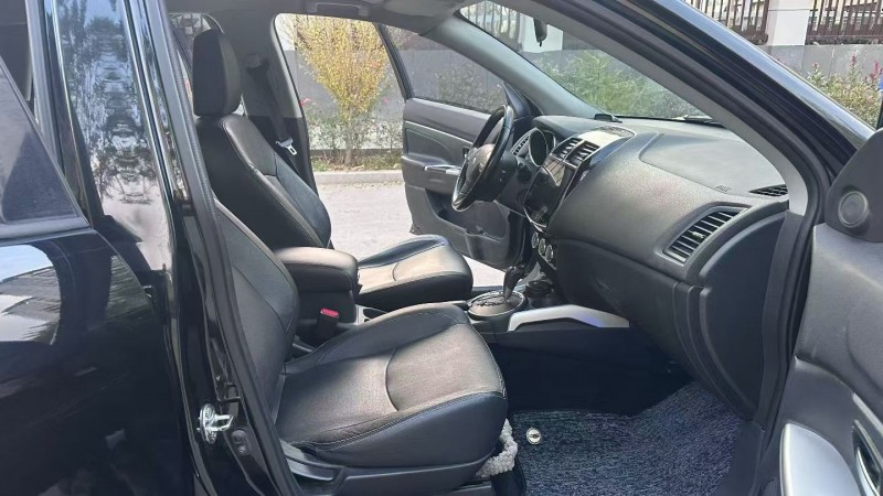 济宁17年三菱劲炫8