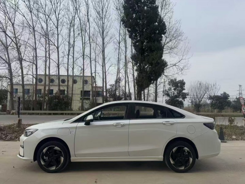 菏泽25年北汽新能源EU系列7