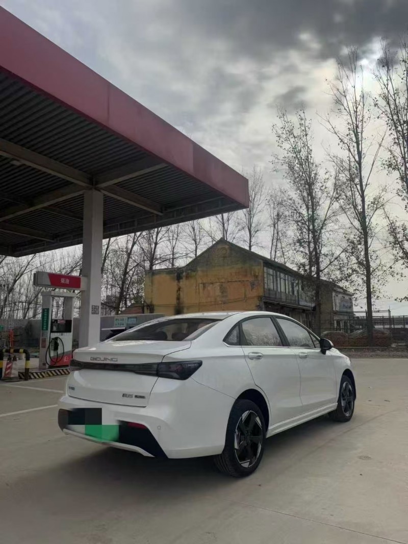 菏泽25年北汽新能源EU系列8