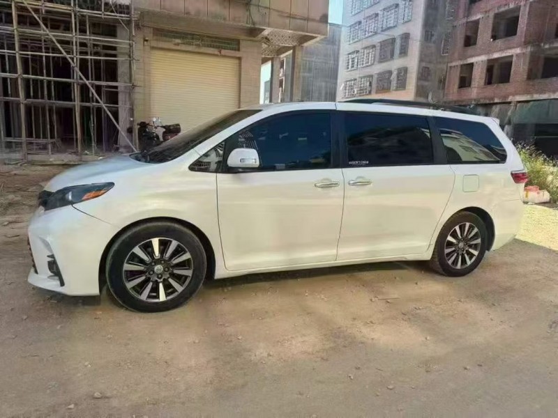 梧州16年丰田塞纳3