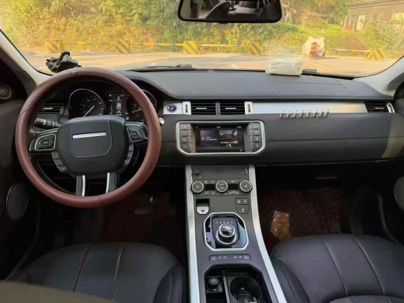 张家界18年路虎极光5