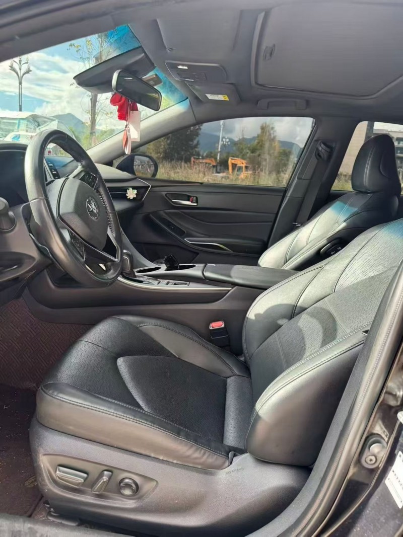 昆明22年丰田亚洲龙8