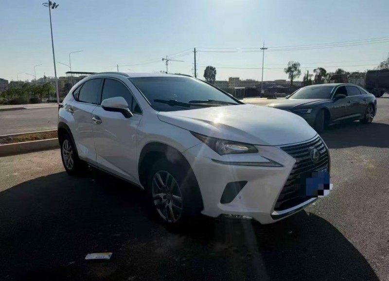 常德16年雷克萨斯NX3