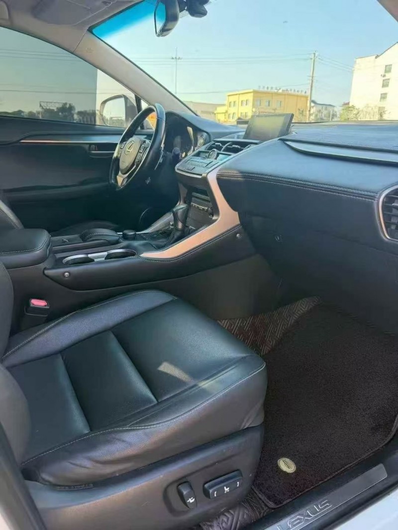 常德16年雷克萨斯NX5