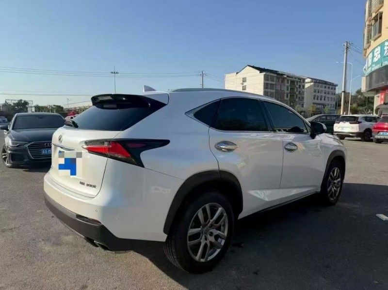 常德16年雷克萨斯NX8