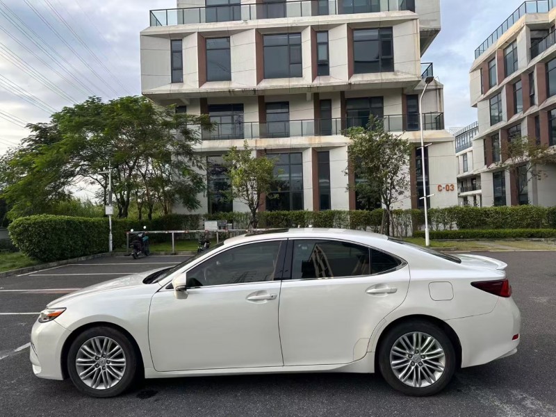 广州17年雷克萨斯ES2