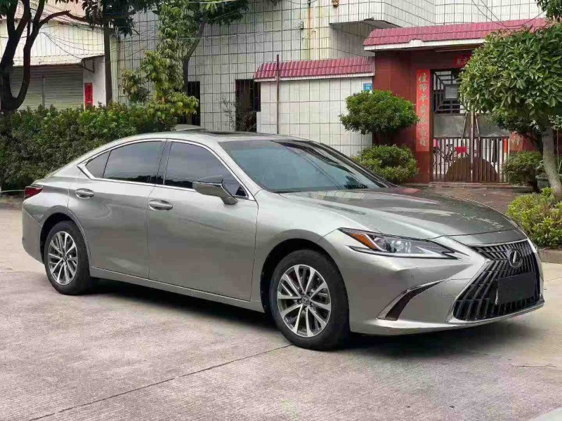 中山23年雷克萨斯ES2