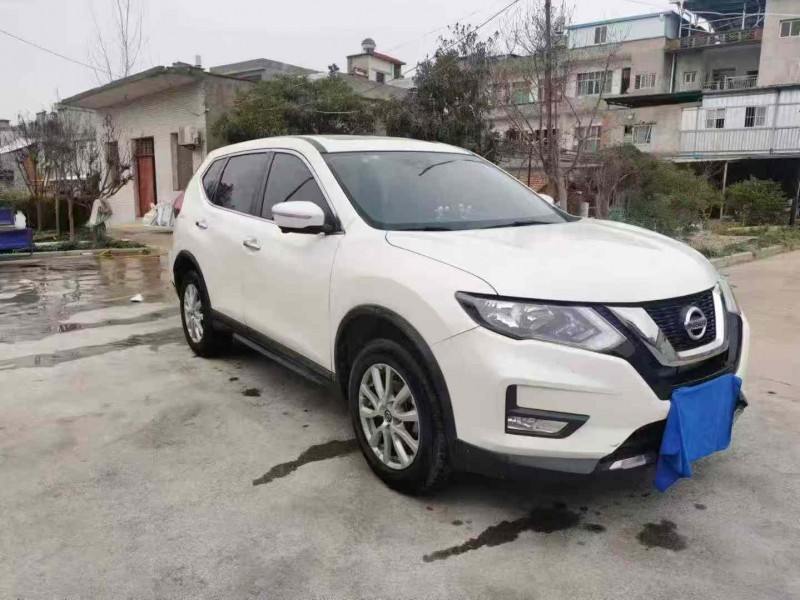 荆门19年日产奇骏1