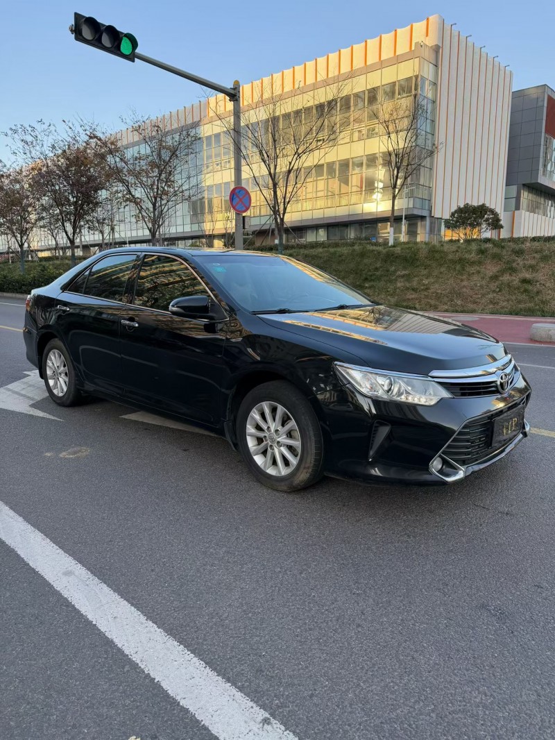 日照17年丰田凯美瑞2