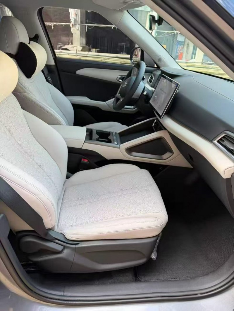 贵港25年比亚迪元3