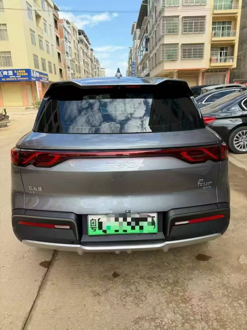 贵港25年比亚迪元8