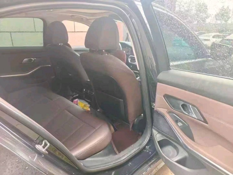 台州21年宝马3系9