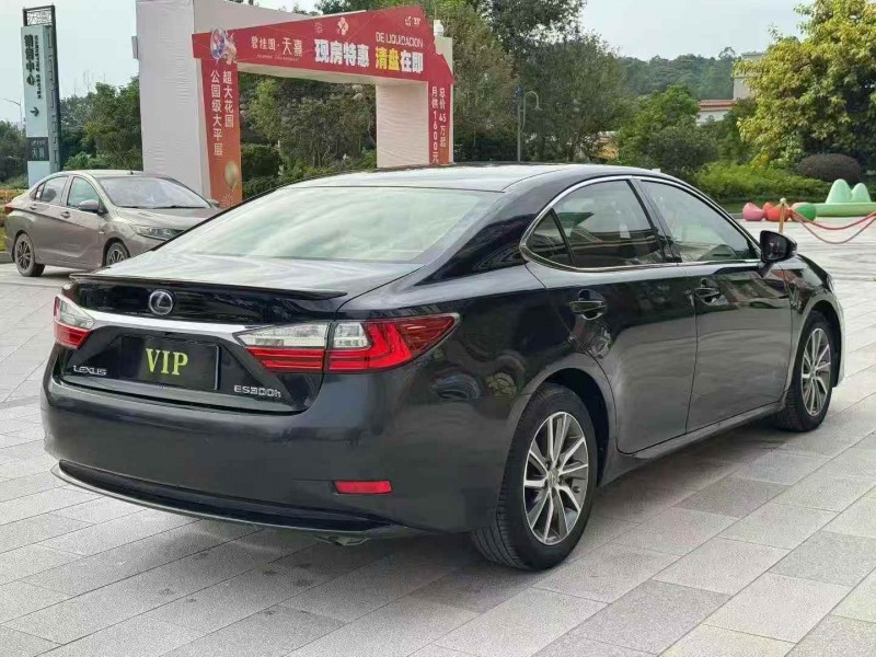 广州17年雷克萨斯ES7