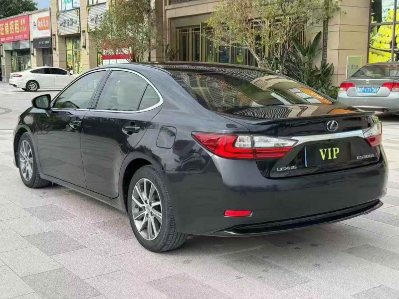 广州17年雷克萨斯ES8
