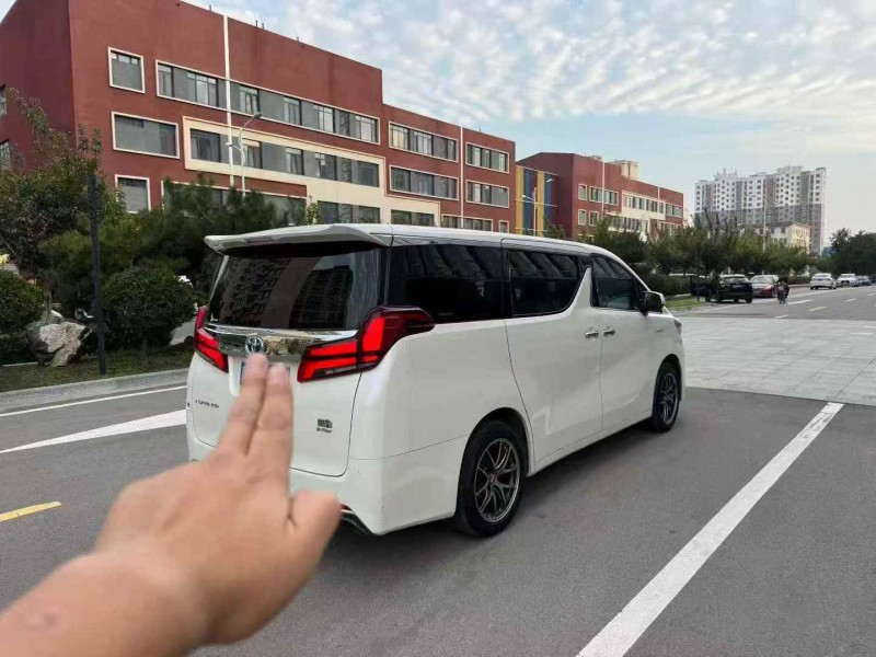 枣庄19年丰田埃尔法8