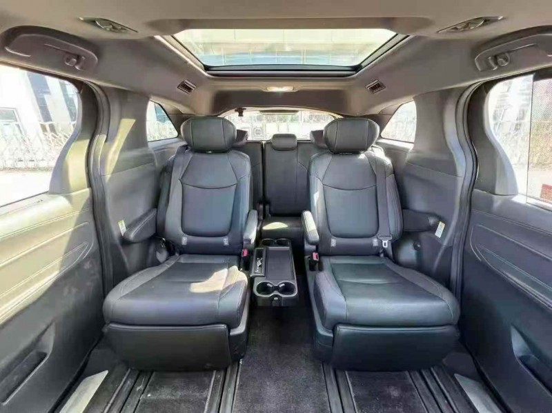 徐州23年丰田塞纳5