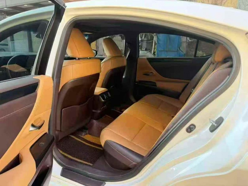 钦州20年雷克萨斯ES7