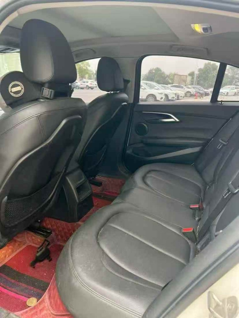 新余18年宝马1系3