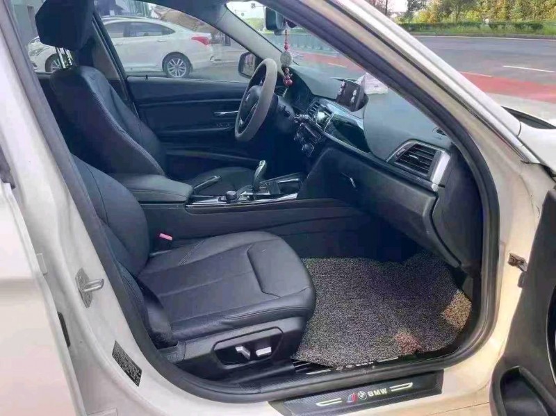 台州16年宝马3系8