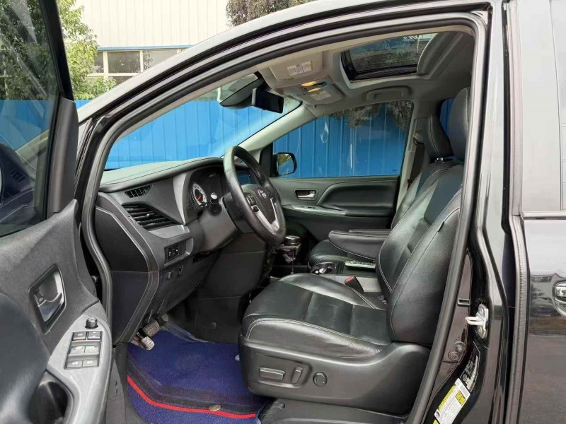 枣庄19年丰田塞纳6