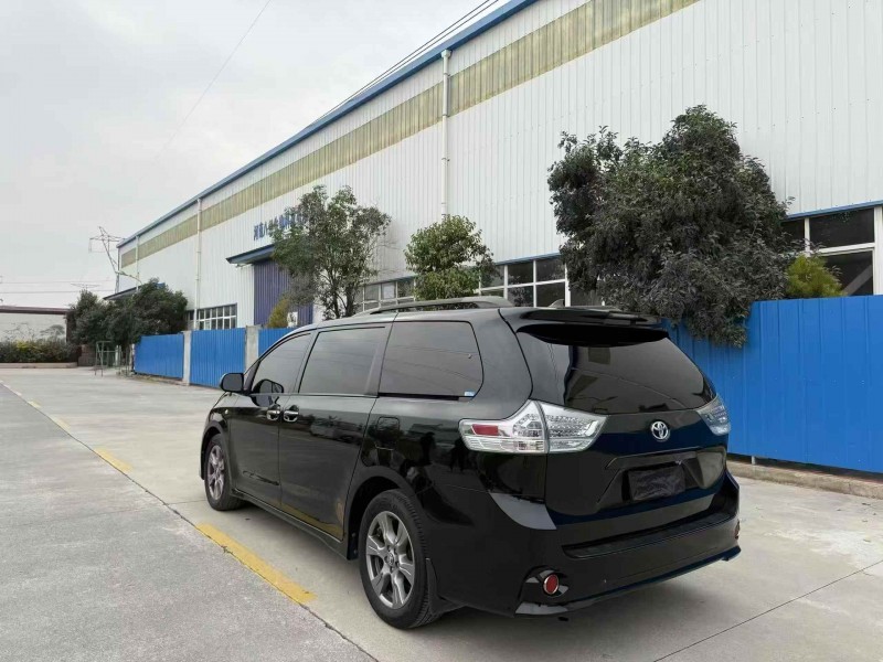 枣庄19年丰田塞纳7