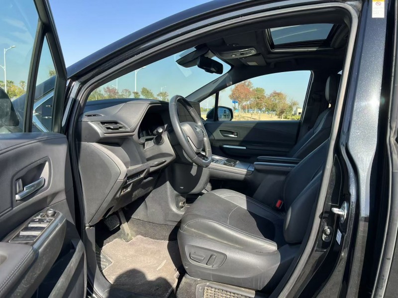 盐城23年丰田塞纳4