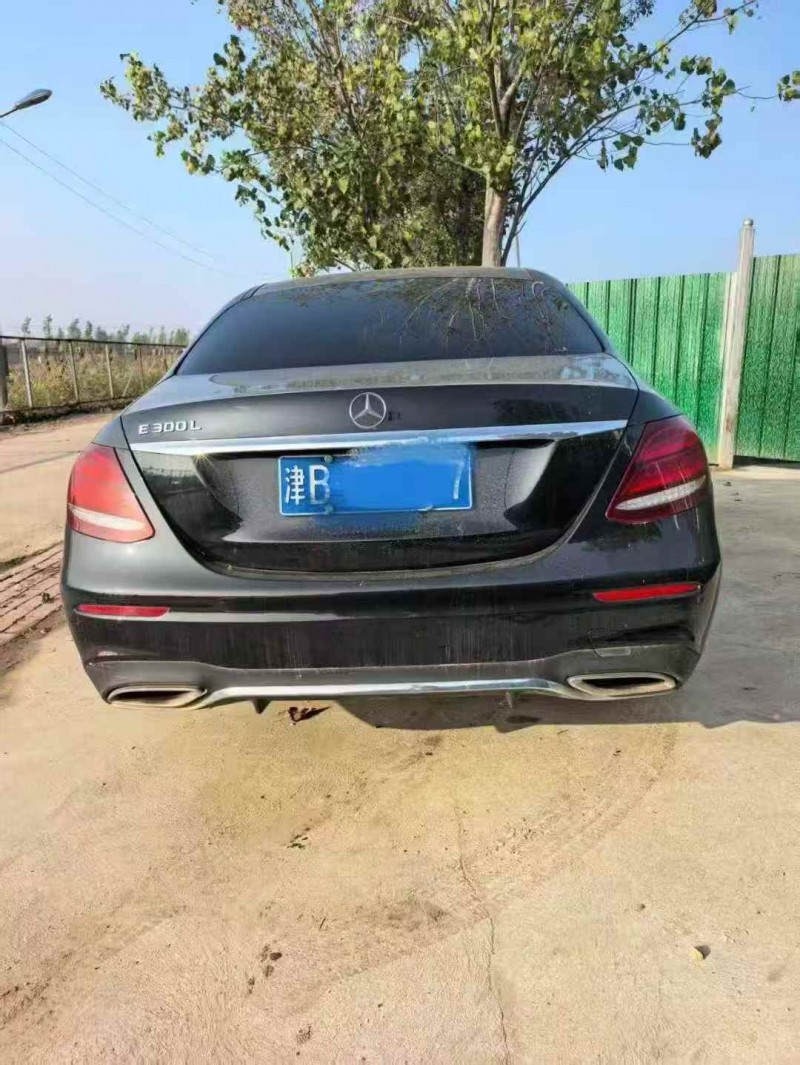 天津17年奔驰E8