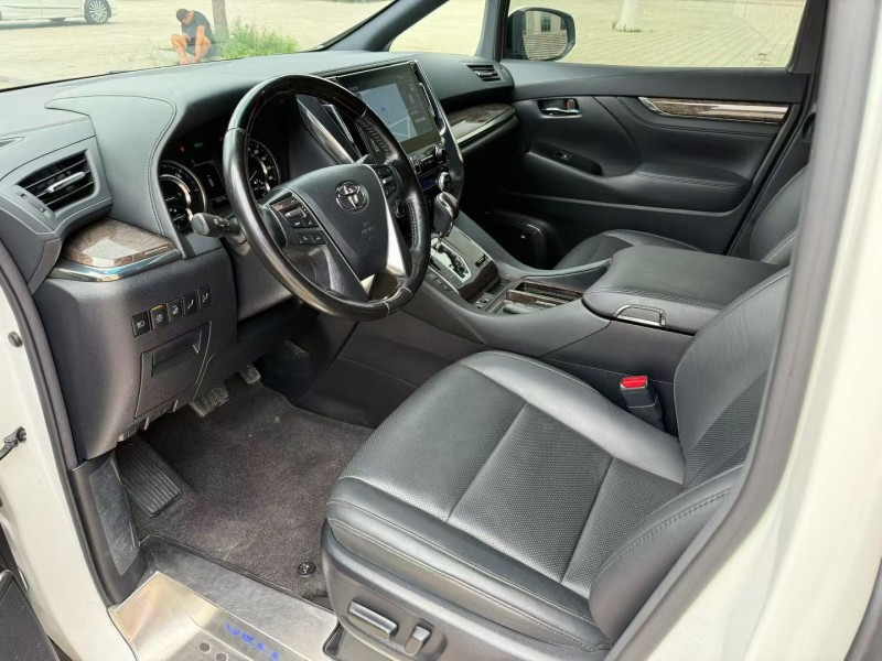 唐山21年丰田威尔法4