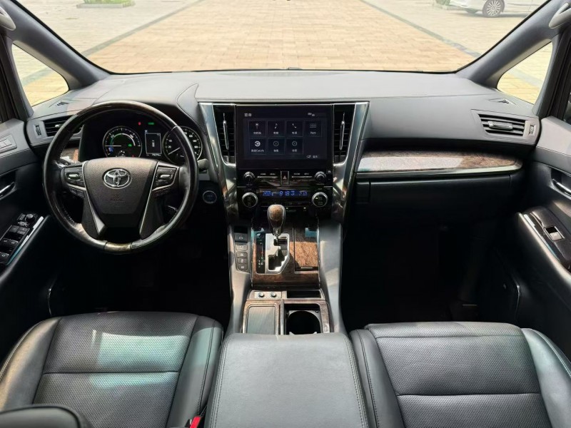 唐山21年丰田威尔法5
