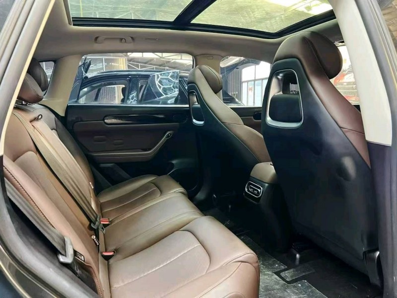 潍坊24年零跑汽车C117