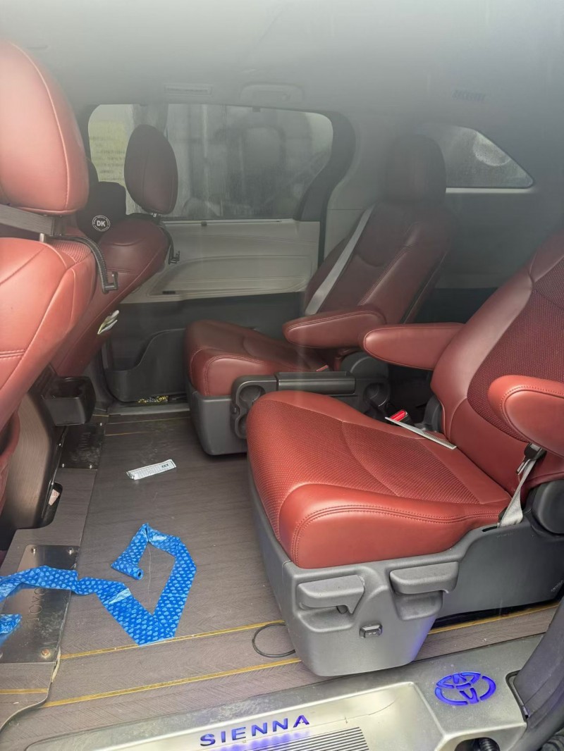 聊城22年丰田塞纳3