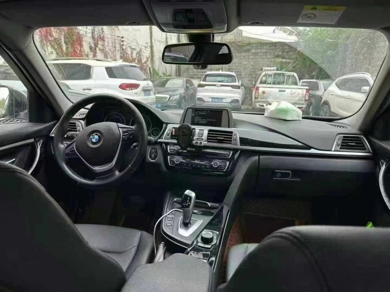 重庆16年宝马3系8