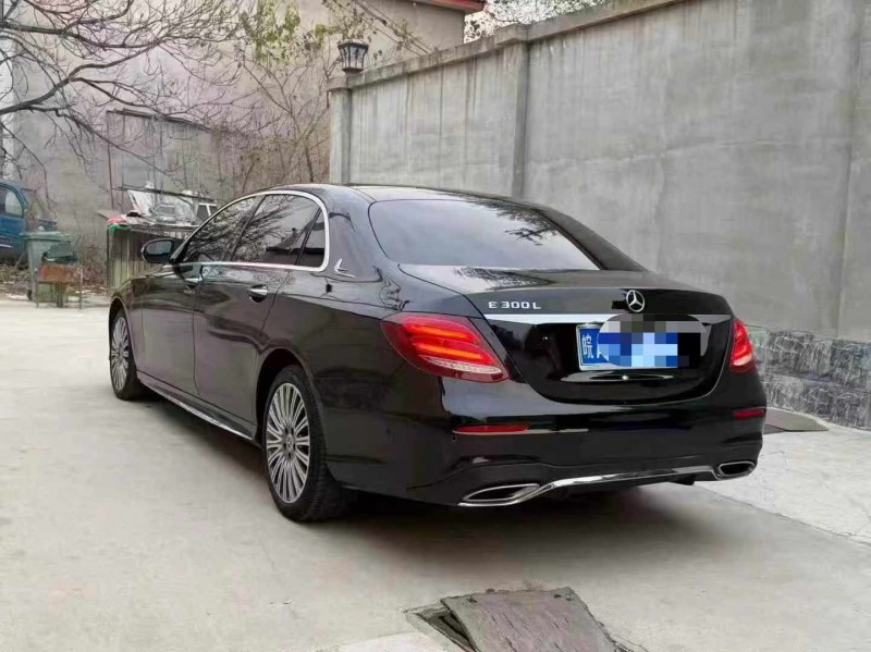 保定18年奔驰E8