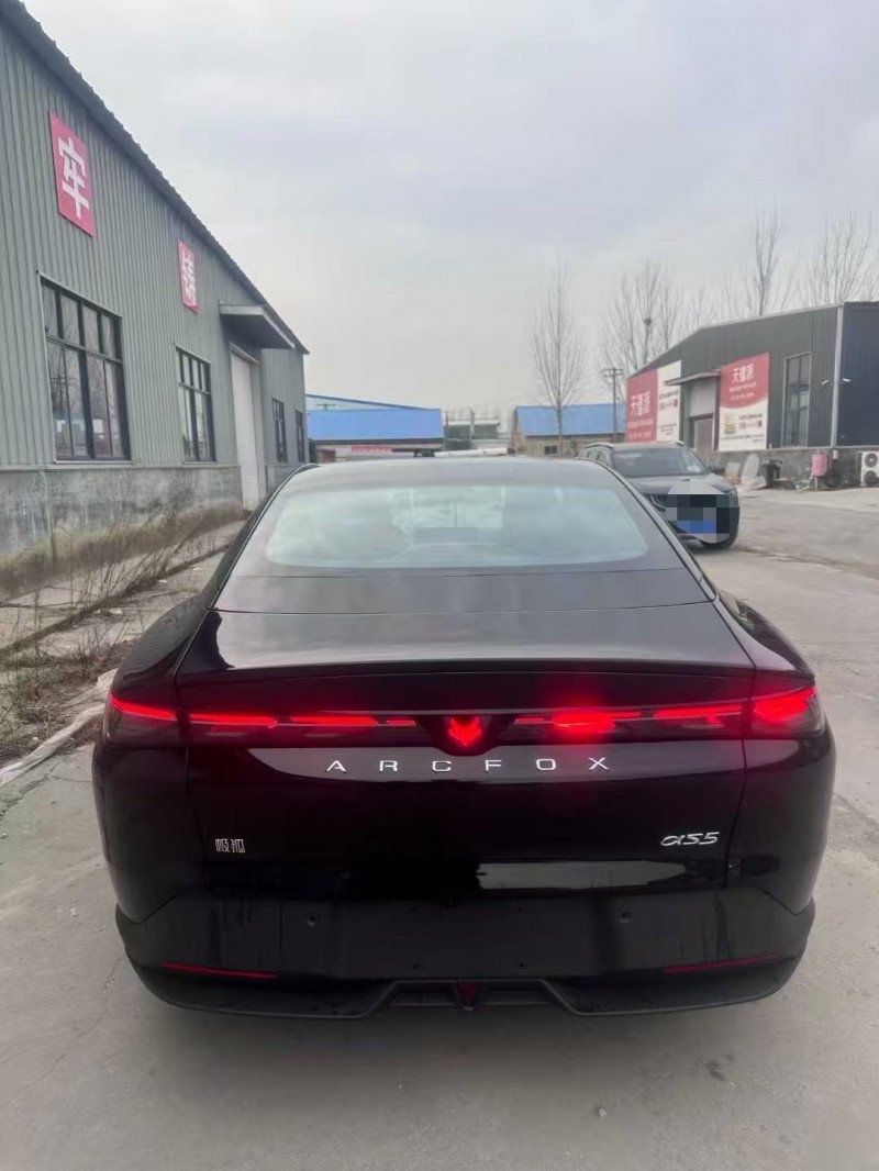 菏泽25年极狐汽车阿尔法9