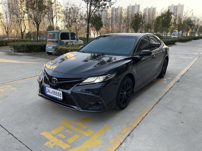 济宁23年丰田凯美瑞2