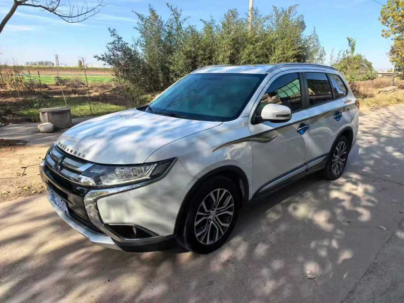 保定18年三菱欧蓝德2